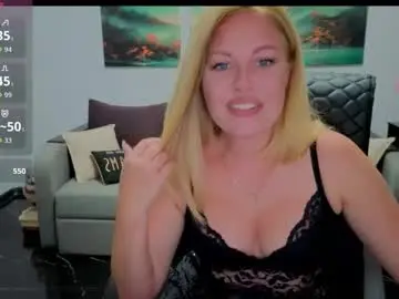 Chaturbate Live Sex Cam of mira_whitme