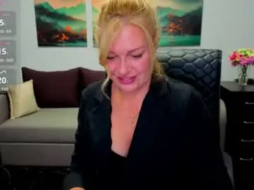 Chaturbate Live Sex Cam of mira_whitme