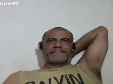 Chaturbate Live Sex Cam of retlam37