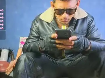 Chaturbate Live Sex Cam of tom_brown12