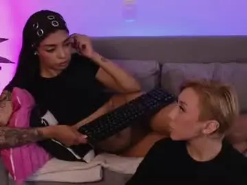 Chaturbate Live Sex Cam of violettgrey_