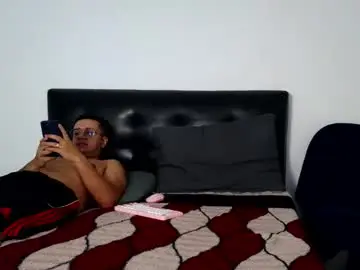 Chaturbate Live Sex Cam of max_and_lilu2