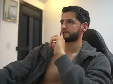 Chaturbate Nude Webcam of saimonhot1
