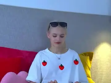 Chaturbate Live Sex Cam of lealamour
