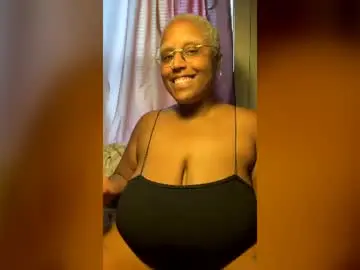 Chaturbate Live Sex Cam of naomigiirl6