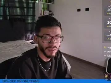 Chaturbate Sex Cam of phantom_bigger1