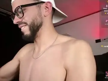 Chaturbate Free Porn Cam of phantom_bigger1
