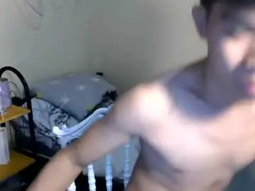 Chaturbate Live Sex Cam of clyde_twinkx
