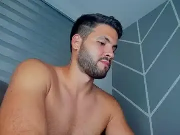 Chaturbate Best live sex cam show of dereckhardd