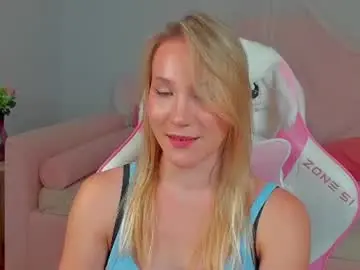 Chaturbate Live Sex Cam of elaravoltage