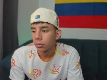 Chaturbate Live Sex Cam of andrew_twink18