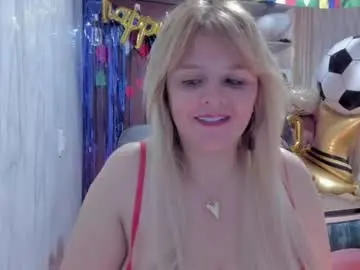 Chaturbate Nude Webcam of adriiana_fox_