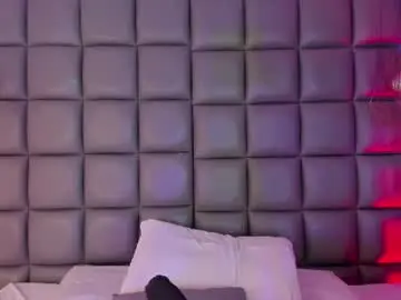 Chaturbate Live Sex Cam of kira_vance