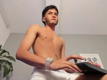 Chaturbate Live Sex Cam of tyler_fox_