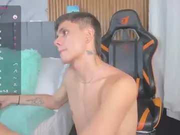 Chaturbate Live Sex Cam of dustinlevine