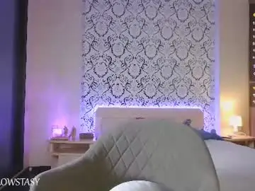 Chaturbate Watch Live Sex Cams of glowstacy