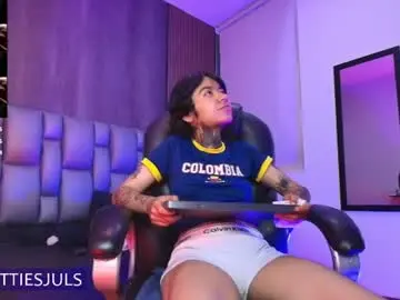Chaturbate Sex Cam of hottiesjuls