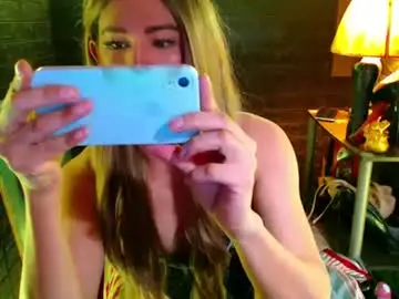 Chaturbate Free Porn Cam of urhardcockqueenxxx