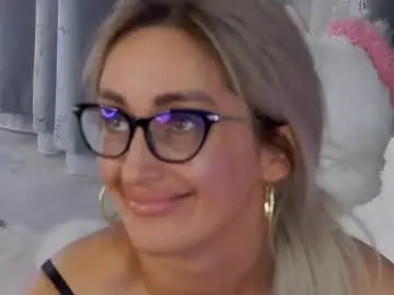Chaturbate Live Sex Cam of isabelleethan