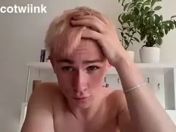 Chaturbate Live Sex Cam of twiinknico