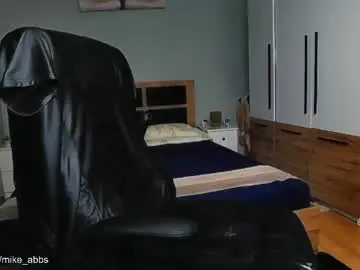 Chaturbate Live Sex Cam of mikestrip