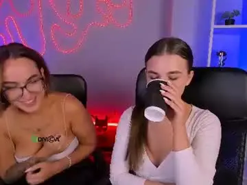 Chaturbate Live Sex of lina_fox12