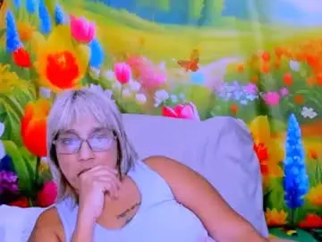 Chaturbate Free Porn Cam of indianroxy27