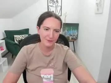 Chaturbate Live Sex Cam of chloehottie