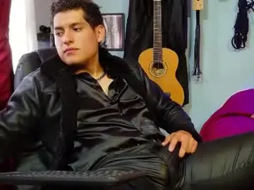 Chaturbate Sex Cam of dom2travelers_sm