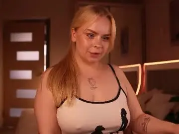 Chaturbate Live Sex Cam of lisalovesweet