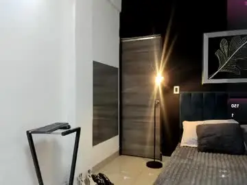 Chaturbate Live Sex Cam of valentina_herrrera