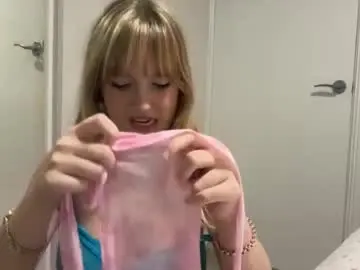 Chaturbate Live Sex Cam of kittengirlxo
