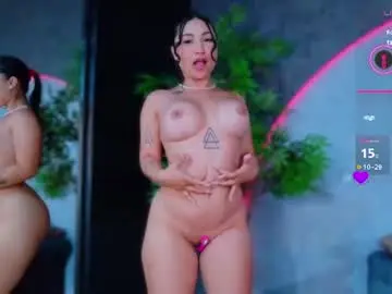Chaturbate Live Sex Cam of reiinachloe