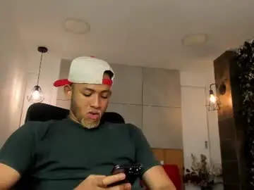 Chaturbate Live Sex Cam of bento_fox