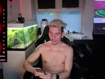 Chaturbate Watch Live Sex Cams of rayzel31