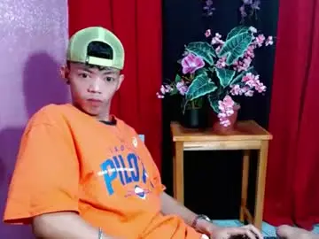 Chaturbate Live Sex Cam of win_boy