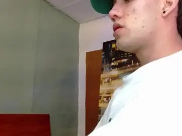 Chaturbate Live Sex Cam of alexgiraldo__
