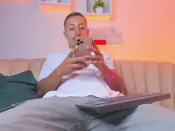 Chaturbate Live Porn of master_orion