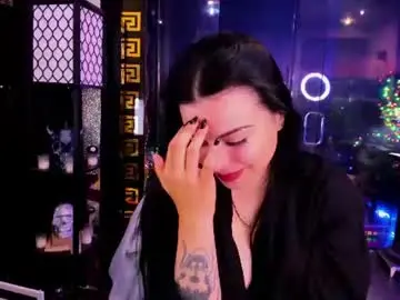 Chaturbate Live Sex Cam of alma_pearl