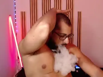 Chaturbate Live Sex Cam of chris_magnum_
