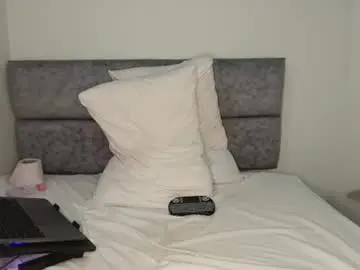 Chaturbate Live Sex Cam of midgettripod1