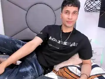 Chaturbate Live Sex Cam of buddy_whitte