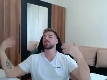 Chaturbate Live Sex Cam of darius_94