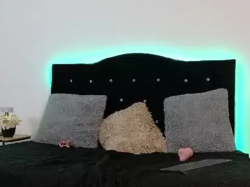 Chaturbate Live Sex Cam of zirella16