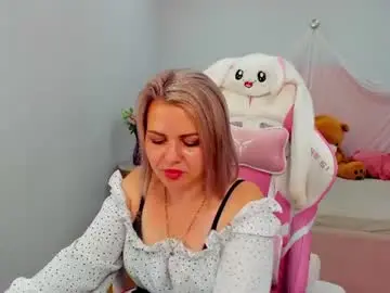 Chaturbate Watch Live Sex Cams of adeleravelle