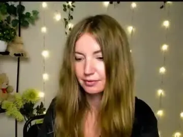 Chaturbate Live Sex Cam of honey_lilly_