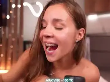 Chaturbate Watch Live Sex Cams of mon1_day
