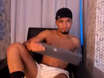 Chaturbate Watch Live Sex Cams of beako_strong