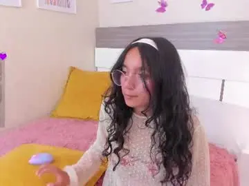 Chaturbate Best live sex cam show of emilyblussh