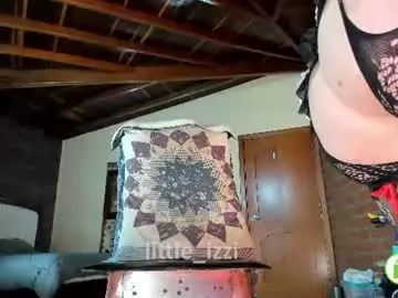 Chaturbate Live Sex Cam of little_izzi